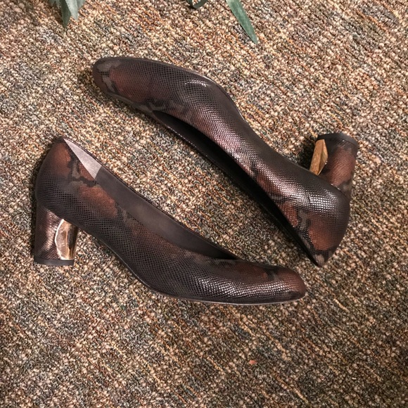 🆕Stuart Weitzman Snakeskin Pumps Size 7.5 N - Picture 2 of 6